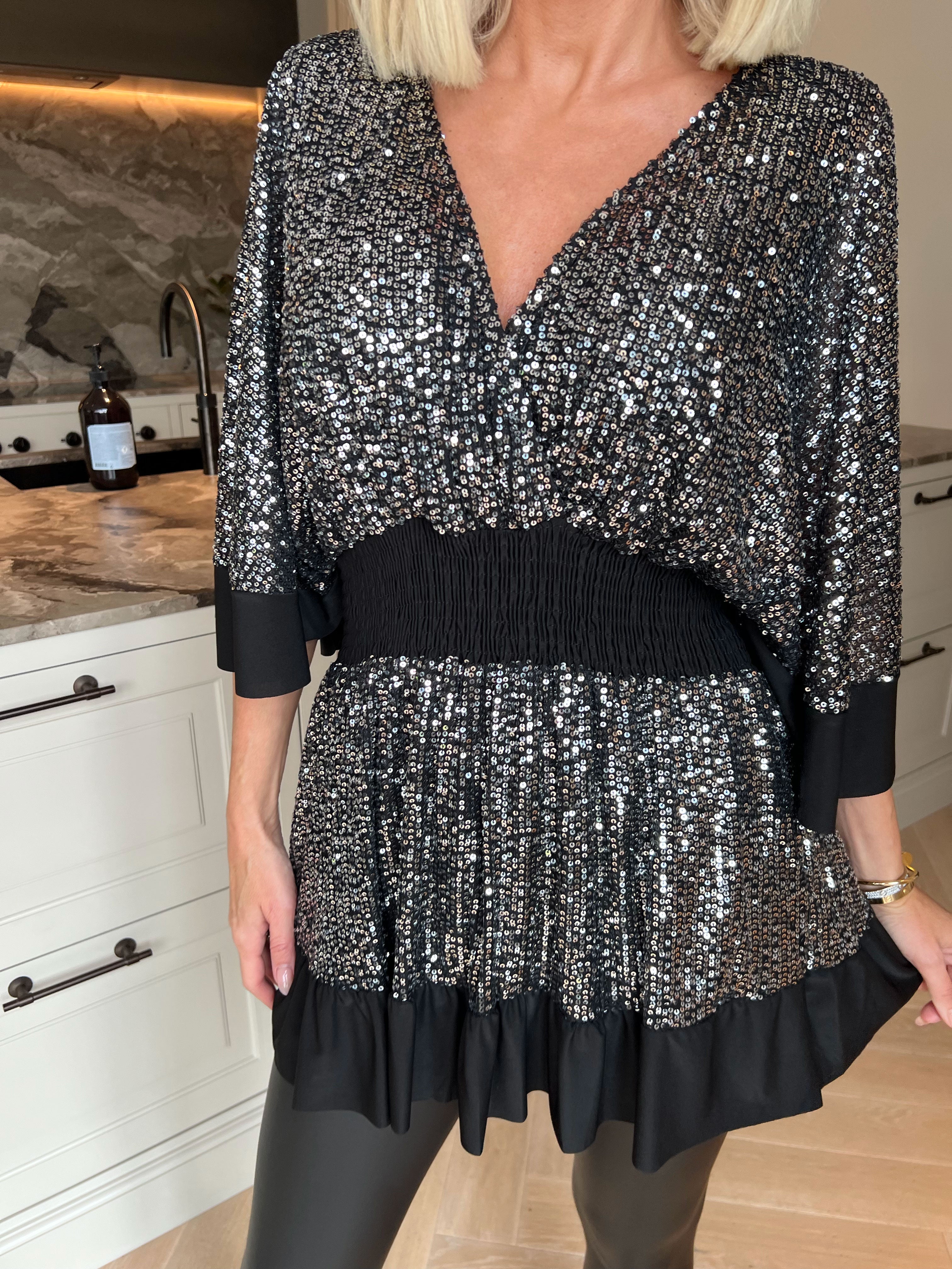 Pamela Glitter Shirt - Paillettunika med smock og flæser